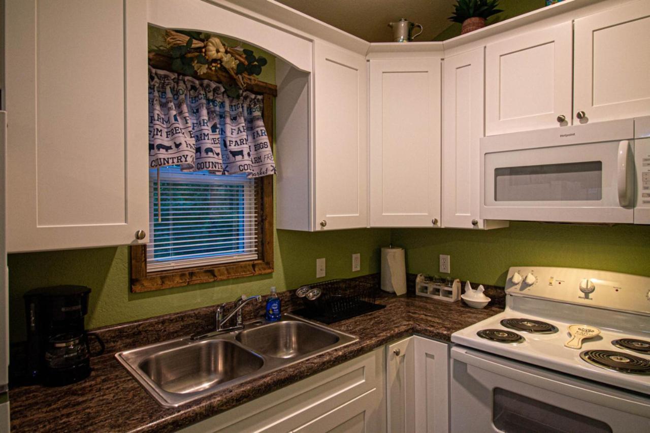 The Lil House Villa Robbinsville Exterior photo